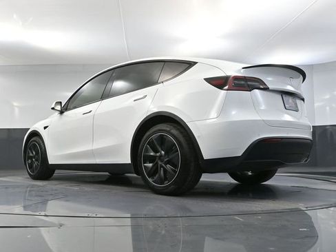 Used 2022 Tesla Model Y Long Range image 44