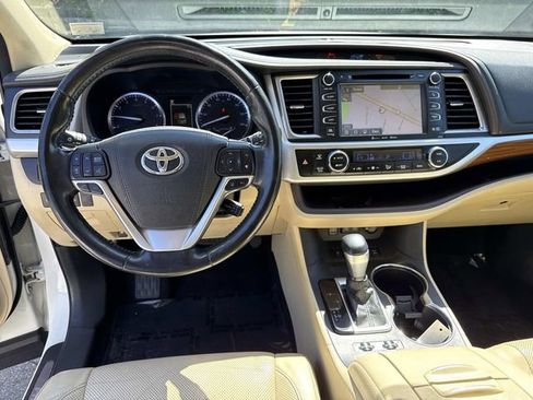 Used 2018 Toyota Highlander Limited Platinum AWD/4WD image 18