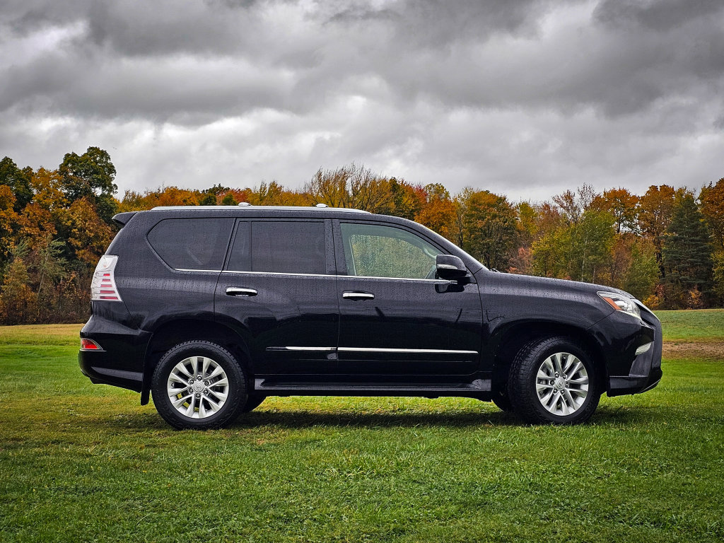 Used 2014 Lexus GX 460 w/ Premium Package AWD/4WD image 2