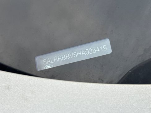 Used 2017 Land Rover Discovery HSE image 3