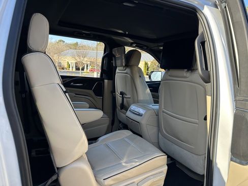 Used 2024 Cadillac Escalade ESV Premium Luxury image 49