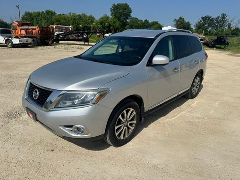 Used 2015 Nissan Pathfinder SL w/ SL Tech Package AWD/4WD image 2
