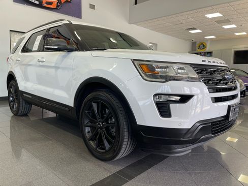 Used 2019 Ford Explorer XLT w/ Equipment Group 202A AWD/4WD image 7