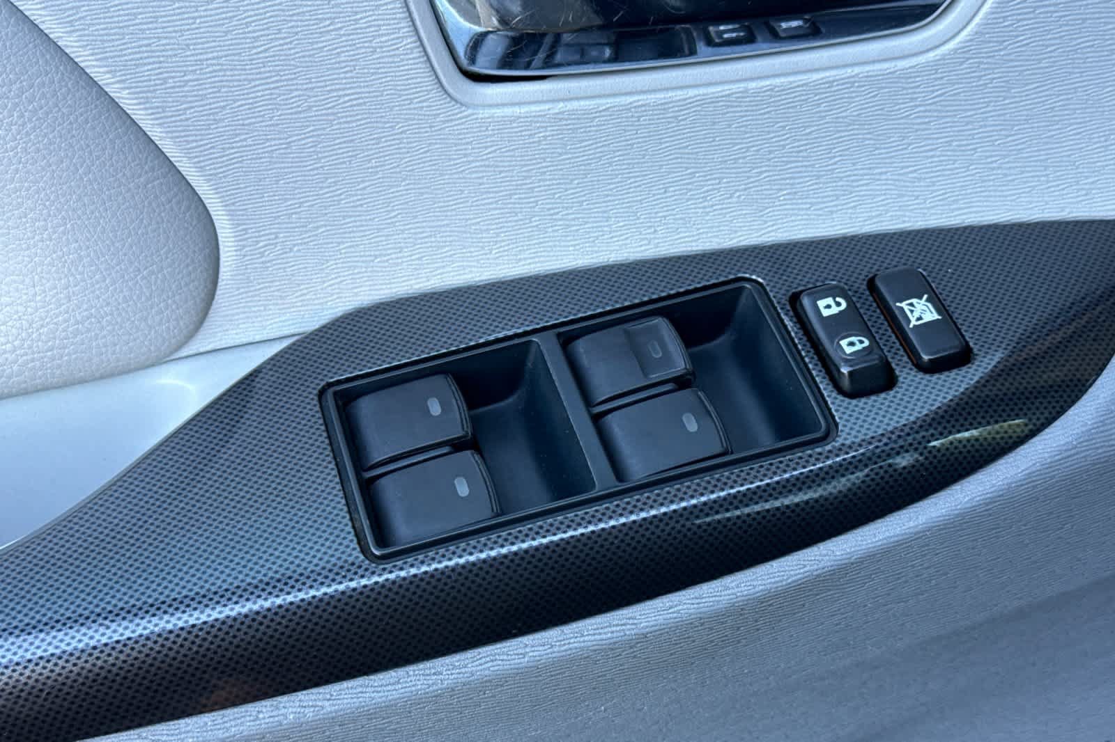 Used 2012 Toyota Sienna SE FWD image 13
