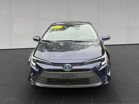 Used 2025 Toyota Corolla LE w/ LE Premium Package FWD image 8