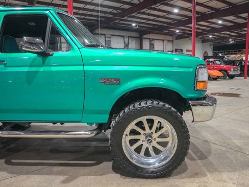Used 1995 Ford Bronco XLT image 11