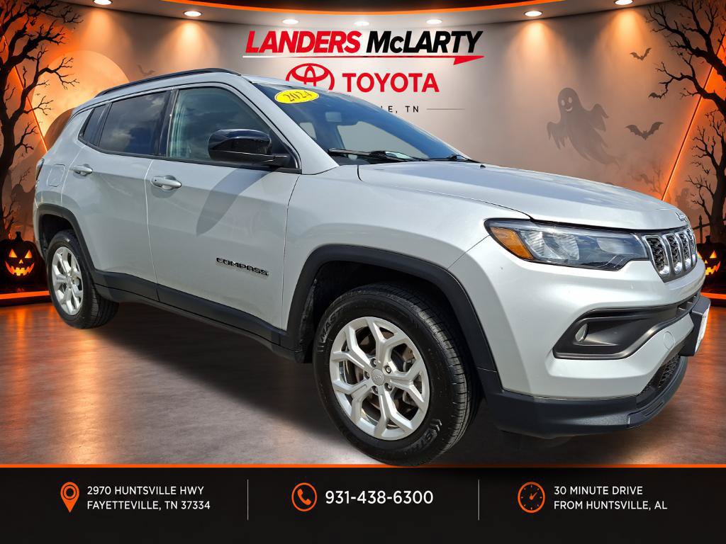 Used 2024 Jeep Compass Latitude AWD/4WD image 1