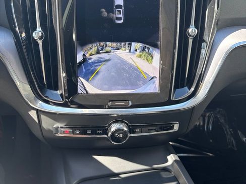 Used 2024 Volvo S60 B5 Core FWD image 11