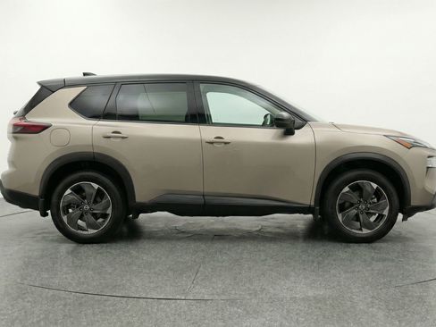 Used 2025 Nissan Rogue SV AWD/4WD image 11