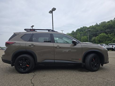 Used 2025 Nissan Rogue SV w/ Rock Creek Premium Package AWD/4WD image 21
