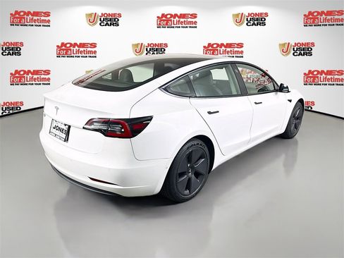 Used 2021 Tesla Model 3 Standard Range Plus image 17