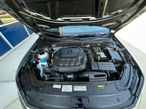Used 2018 Volkswagen Passat 2.0T SE FWD image 35