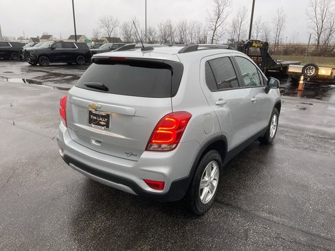 Used 2022 Chevrolet Trax LT w/ LT Convenience Package image 7
