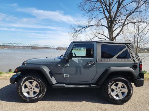 Used 2015 Jeep Wrangler Sport w/ Connectivity Group image 2