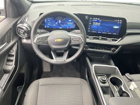 Used 2026 Chevrolet Equinox LT w/ Safety and Technology Package FWD image 12