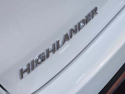Used 2019 Toyota Highlander XLE FWD image 26