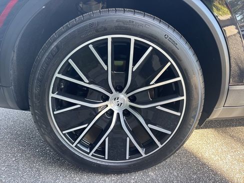 Used 2025 Porsche Macan Electric image 14