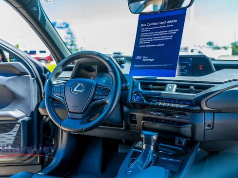 Used 2019 Lexus UX 250h w/ Premium Package AWD/4WD image 15