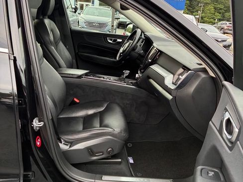 Used 2018 Volvo XC60 T5 Momentum w/ Vision Package AWD/4WD image 23