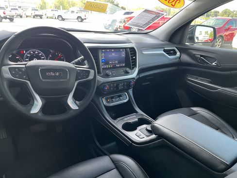 Used 2023 GMC Acadia SLT w/ Technology Package image 2