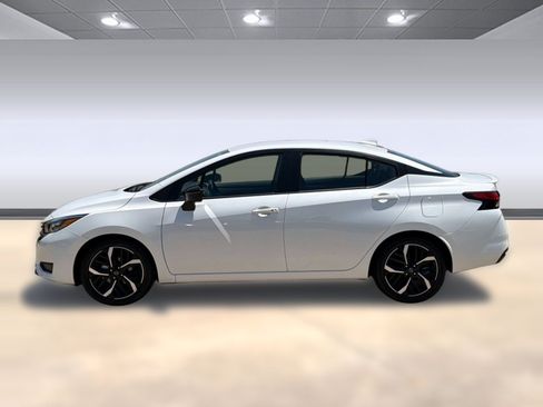 Used 2025 Nissan Versa SR FWD image 2