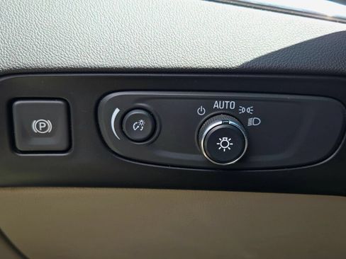 Used 2018 Buick Enclave Essence FWD image 33