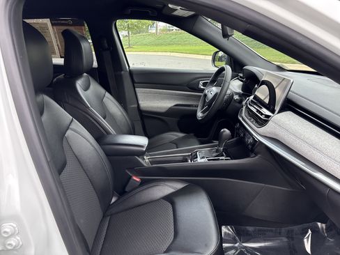 Used 2024 Jeep Compass Latitude AWD/4WD image 24