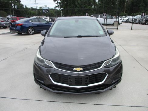 Used 2017 Chevrolet Cruze LT w/ Convenience Package FWD image 11