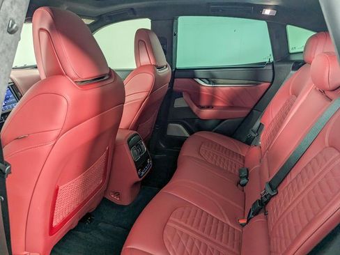 Used 2023 Maserati Levante Trofeo image 21