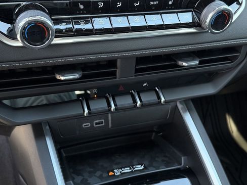 New 2026 Chevrolet Colorado LT w/ LT Convenience Package AWD/4WD image 17