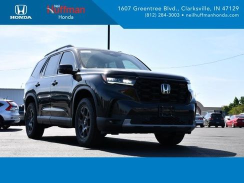 Used 2023 Honda Pilot TrailSport image 1