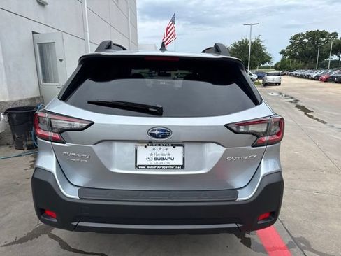 Used 2025 Subaru Outback Premium AWD/4WD image 4
