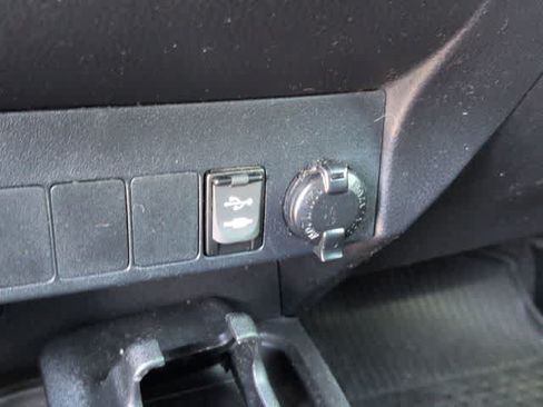 Used 2018 Toyota RAV4 XLE AWD/4WD image 31