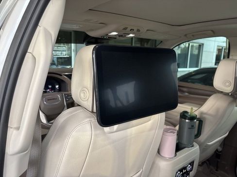 Used 2024 GMC Yukon XL Denali w/ Denali Reserve Package image 12