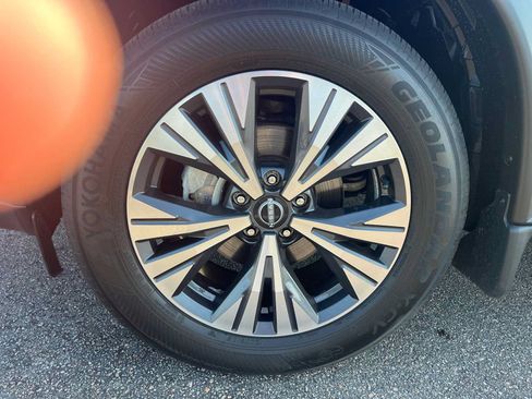 Used 2023 Nissan Rogue SV FWD image 9