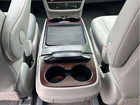 Used 2012 Toyota Sienna Limited image 18