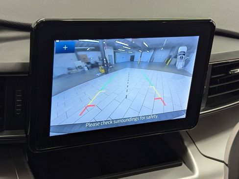 Certified 2022 Ford Explorer XLT w/ Equipment Group 202A image 30