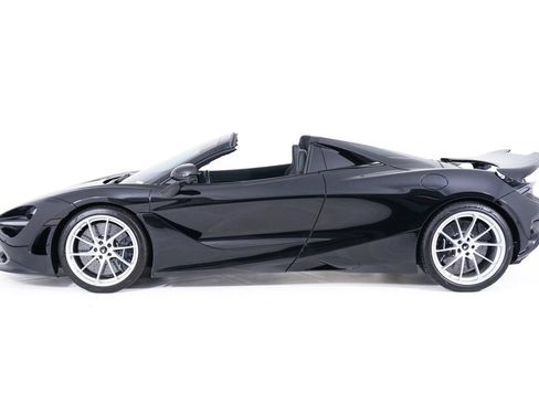Used 2026 McLaren 750S Spider RWD image 2