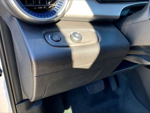 Certified 2025 Chevrolet Trax LT w/ LT Convenience Package image 36