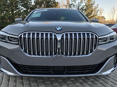 Used 2021 BMW 750i xDrive w/ Executive Package image 2