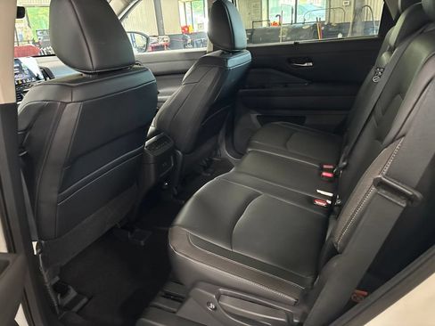 Certified 2024 Nissan Pathfinder SL AWD/4WD image 17