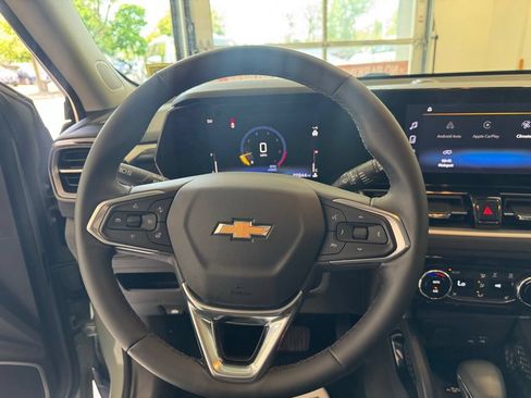Used 2025 Chevrolet TrailBlazer LT w/ Convenience Package AWD/4WD image 6