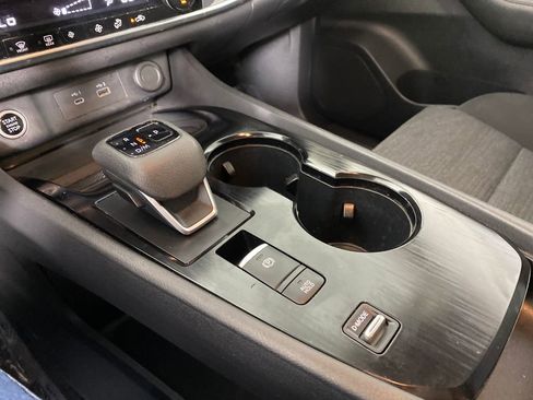 Used 2023 Nissan Rogue SV image 21