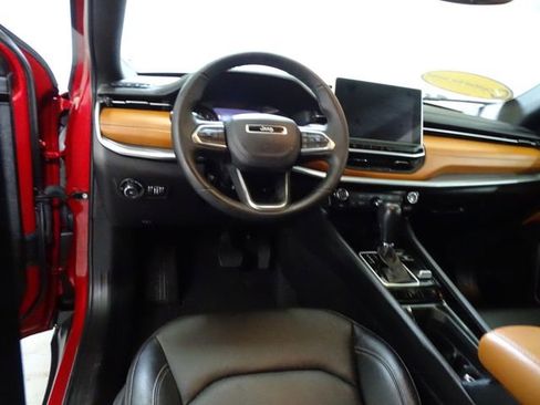 Certified 2025 Jeep Compass Limited AWD/4WD image 5
