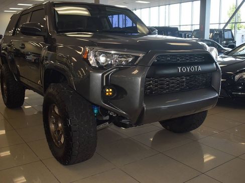 Used 2017 Toyota 4Runner SR5 AWD/4WD image 1