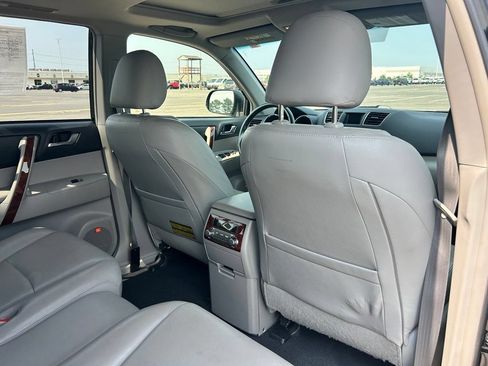 Used 2012 Toyota Highlander Limited AWD/4WD image 17