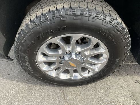 Used 2025 Chevrolet Silverado 2500 LTZ w/ LTZ Premium Package image 33