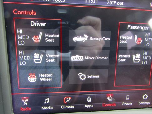 Used 2019 RAM 1500 Laramie image 32