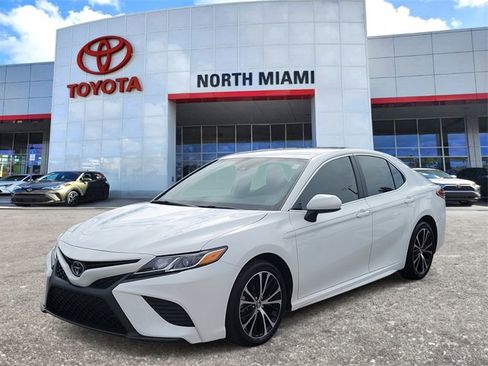 Used 2019 Toyota Camry SE image 2