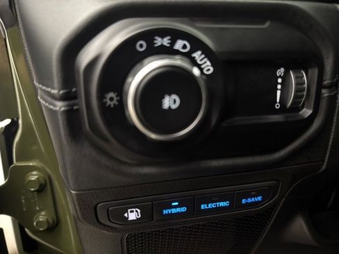 Used 2024 Jeep Wrangler Unlimited Sahara w/ Safety Group image 18